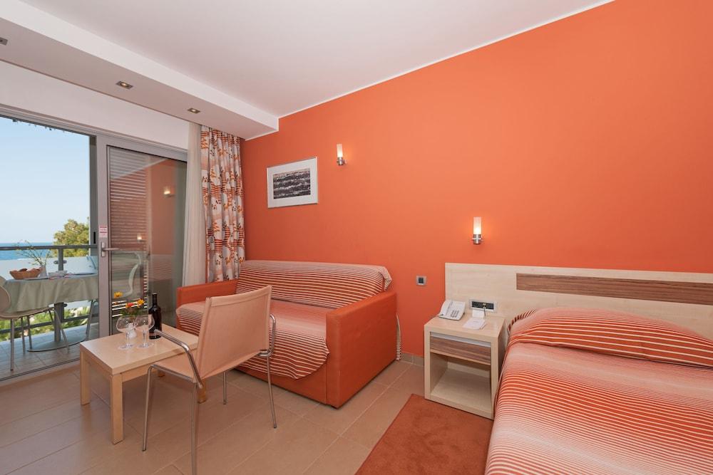 Maistra Select Belvedere Resort Vrsar Bagian luar foto