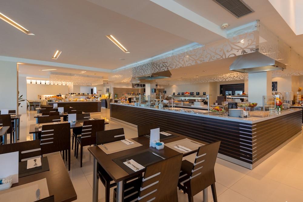 Maistra Select Belvedere Resort Vrsar Bagian luar foto