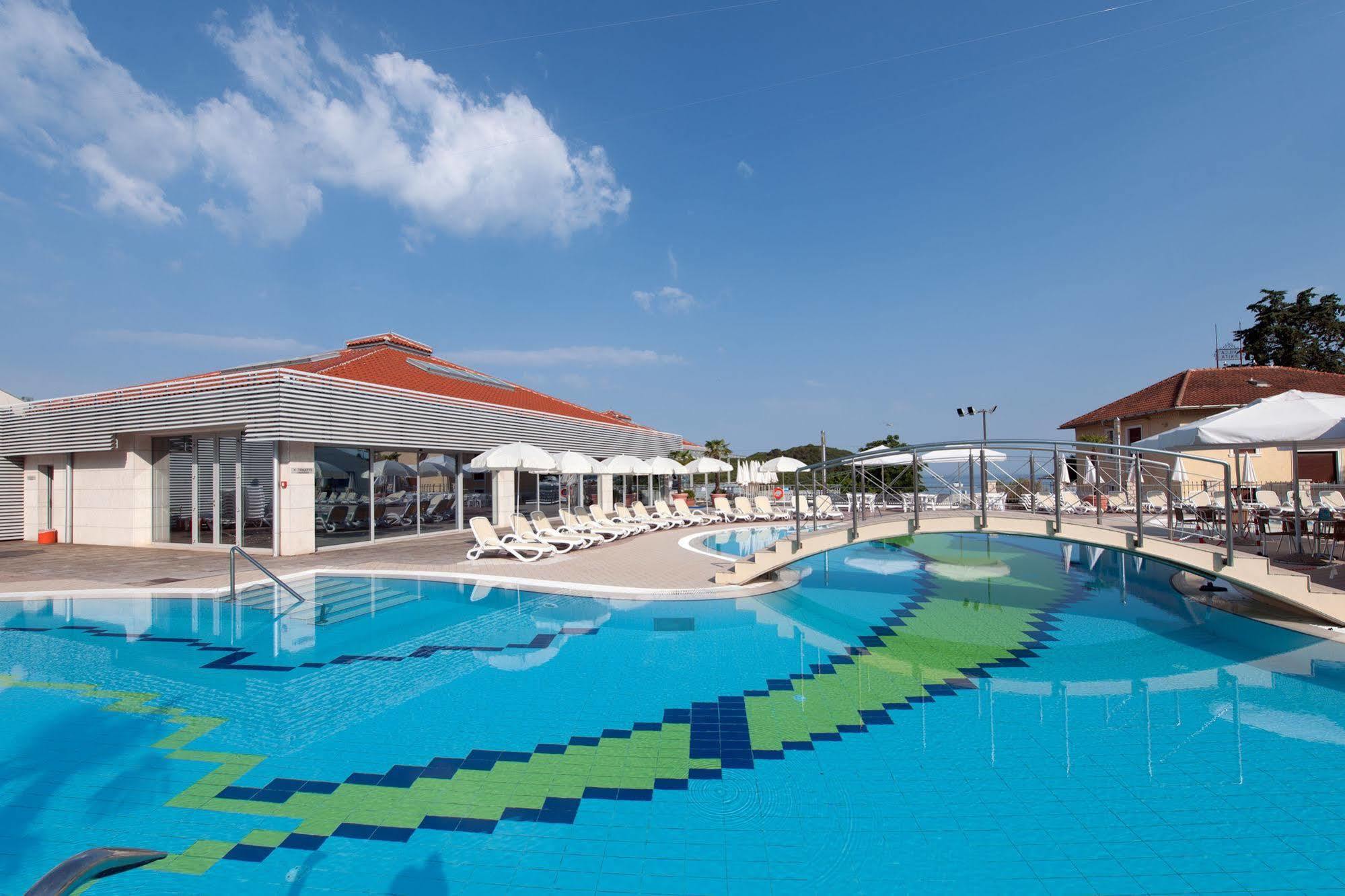 Maistra Select Belvedere Resort Vrsar Bagian luar foto